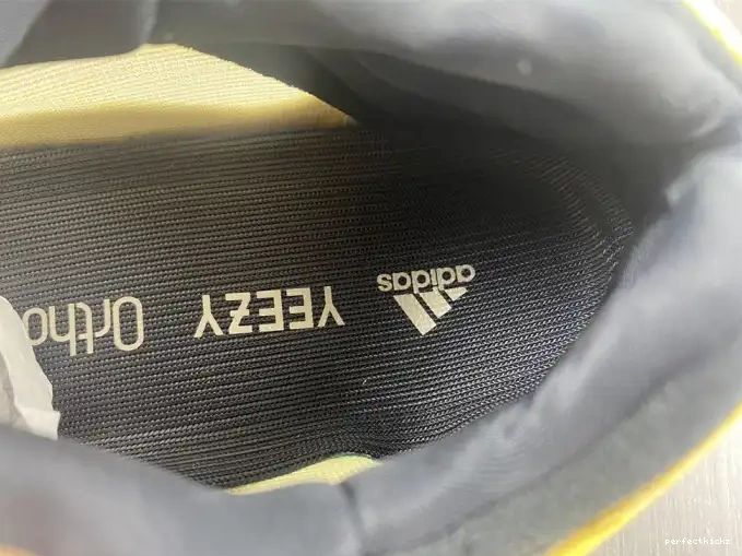 V3 700 Safflower Mono Adidas HP5425 Yeezy 0529
